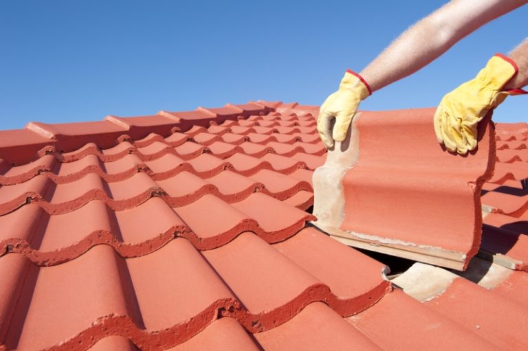Fuite toiture : Rechercher et réparer des infiltrations dans son toit