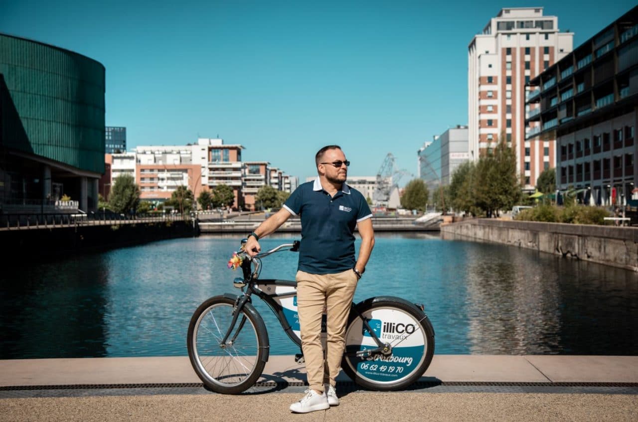 Nicola Pomilio avec son vélo illiCO travaux Strasbourg