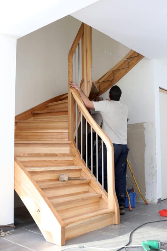 Pose escalier en bois par menuisier illiCO travaux