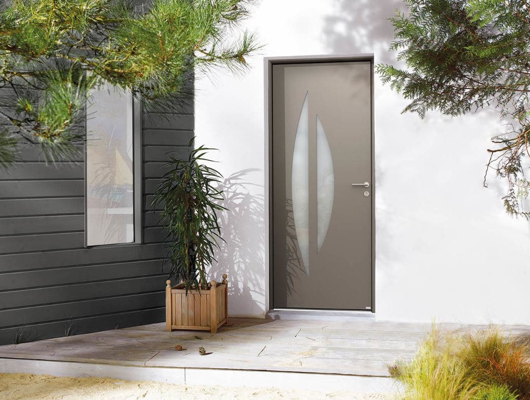 Isoler sa porte d'entrée : astuces pour une porte isolante