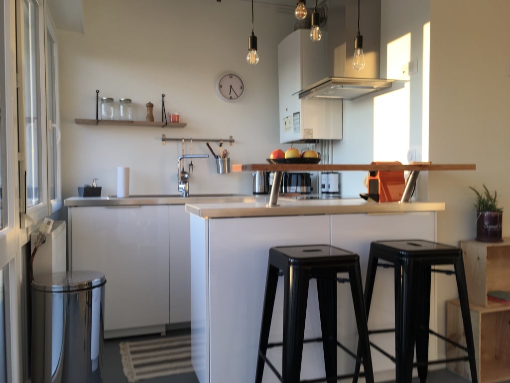 Rénovation d’un studio à Bordeaux Est cuisine ouverte