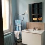 Rénovation peinture et sol autour du meuble d’une salle de bains à Roubaix