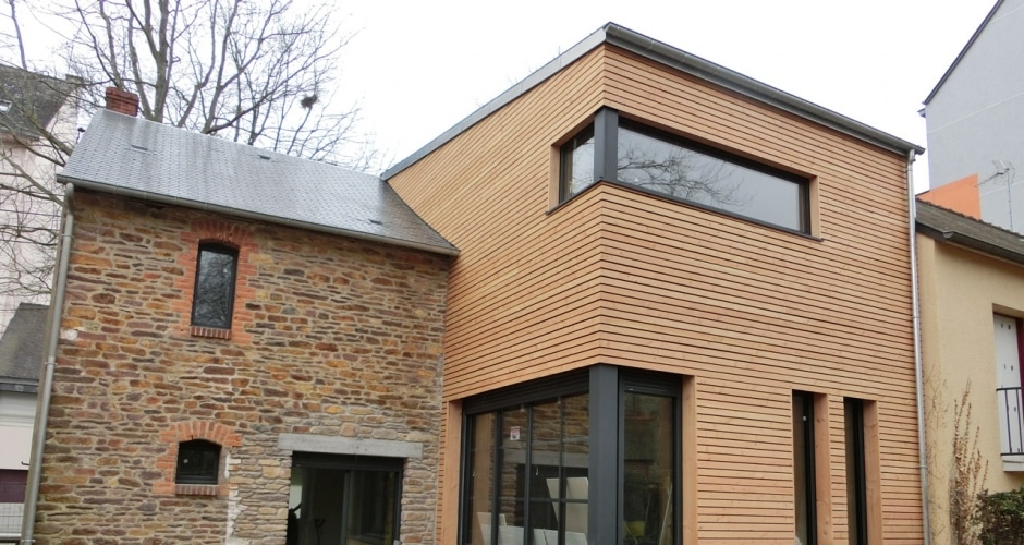 agrandissement d'une ancienne maison avec une extension en bois