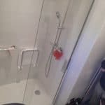 renovation salle de bain douche avec siège adapté personne mobilité réduite handicapée Nantes