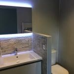 amenagement garage studio salle de bain faience meuble vasque miroir éclairage LED WC Saint-Loubès