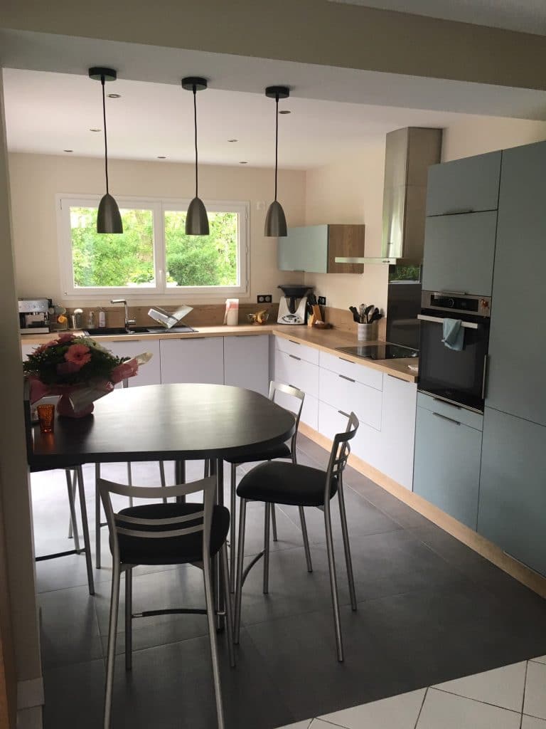 Extension de maison avec toit plat pour une cuisine à Grandchamp-des-Fontaines (44)