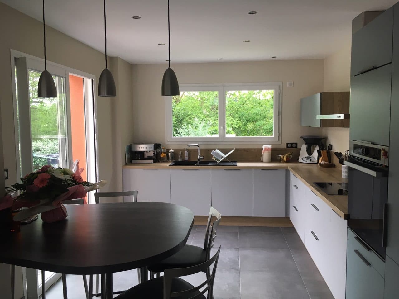 Extension de maison avec toit plat pour une cuisine à Grandchamp-des-Fontaines (44)