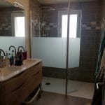 rénovation salle de bain douche à l'italienne meuble vasque paroi verre faïence carrelage Saint-Germain-en-Coglès