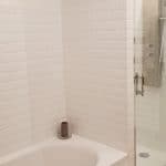 renovation appartement salle de bain douche baignoire carreaux metro Lyon