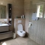 rénovation intérieure maison salle d'eau WC toilettes meuble vasque douche à l'italienne carrelage Arzal
