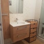 rénovation salle d'eau meuble vasque bois papier peint parquet Lanester