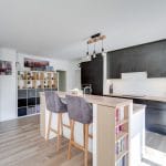 rénovation maison agencement cuisine ouverte bois bar îlot La Sauve