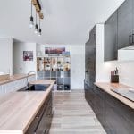 rénovation maison agencement cuisine ouverte plan de travail bois placards rangement La Sauve