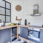 rénovation maison cuisine aménagée bois verrière industrielle Bron