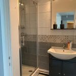rénovation appartement salle d'eau meuble vasque douche faïence miroir éclairé Saint-Etienne