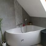 rénovation de salle de bain près de Strasbourg : pose de la baignoire