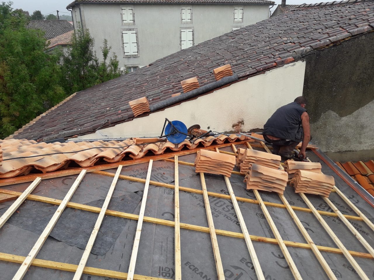 rénovation toiture volige de liteau tuiles écran sous toiture Saint-Hilaire-la-Palud