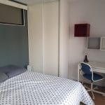 Transformation d’un T2 en T3 à Pau : chambre avec placards