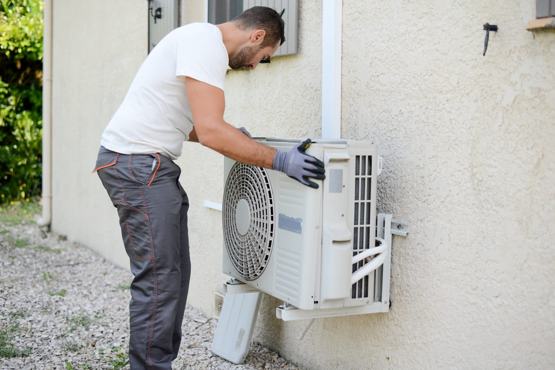 Installez un climatiseur ? Pensez à une pompe à condensats.