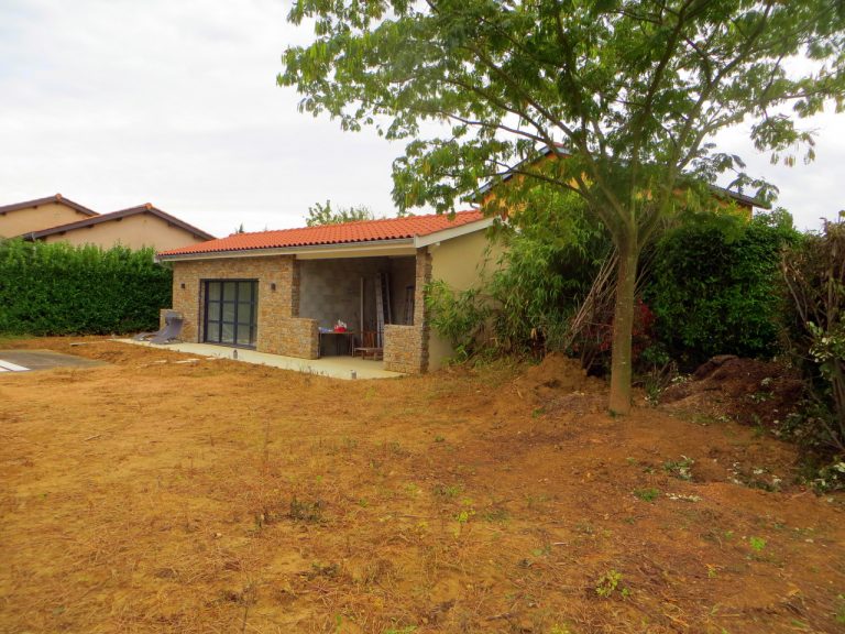 Construction d’un pool house et d’un préau aux Monts d’or