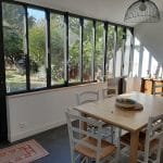extension d'une maison à Nantes : salle à manger avec vue sur jardin
