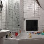 rénovation salle de bain baignoire d'angle miroir lavabo sol pvc hydrofuge Courdemanche