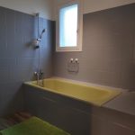 rénovation salle de bains baignoire faïence peinture colonne de douche Le Conquet