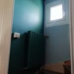 travaux de peinture dans cage d'escalier couleur vif