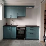rénovation cuisine meuble bleu canard peinture mur carrelage rangement placard La Tranche-sur-Mer