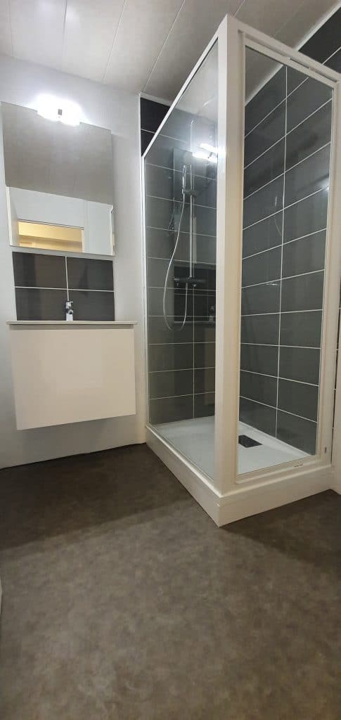 Rénover sa salle de bain avec un petit budget, exemple à Lille (59)