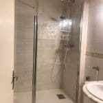 rénovation de salle de bain : douche posée