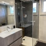 transformation salle d'eau meuble vasque miroir éclairé douche paroi verre La Wantzenau