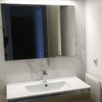 rénovation salle de bain meuble vasque bois miroir éclaire faïence marbre Magny-les-Hameaux