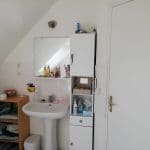 rénovation d'une salle de bain à Servon-sur-Vilaine : vasque et meuble de rangement avant travaux