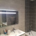 transformation rénovation salle de bain miroir éclairé meuble double vasque faïence baignoire Orvault