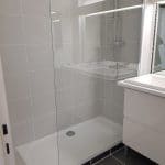 rénovation salle de bain douche receveur paroi verre faïence carrelage meuble vasque Pau