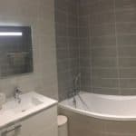 transformation rénovation salle de bain baignoire faïence miroir Orvault