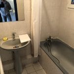 rénovation d'une salle de bain à Grenoble : baignoire et vasque avant travaux
