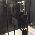 rénovation salle de bain à Saint-Cyr-sur-Loire : paroi vitrée dans la douche design