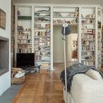 rénovation appartement Lyon : salon avec grandes bibliothèques