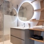 rénovation appartement Lyon : salle de bain avec meubles sur mesure