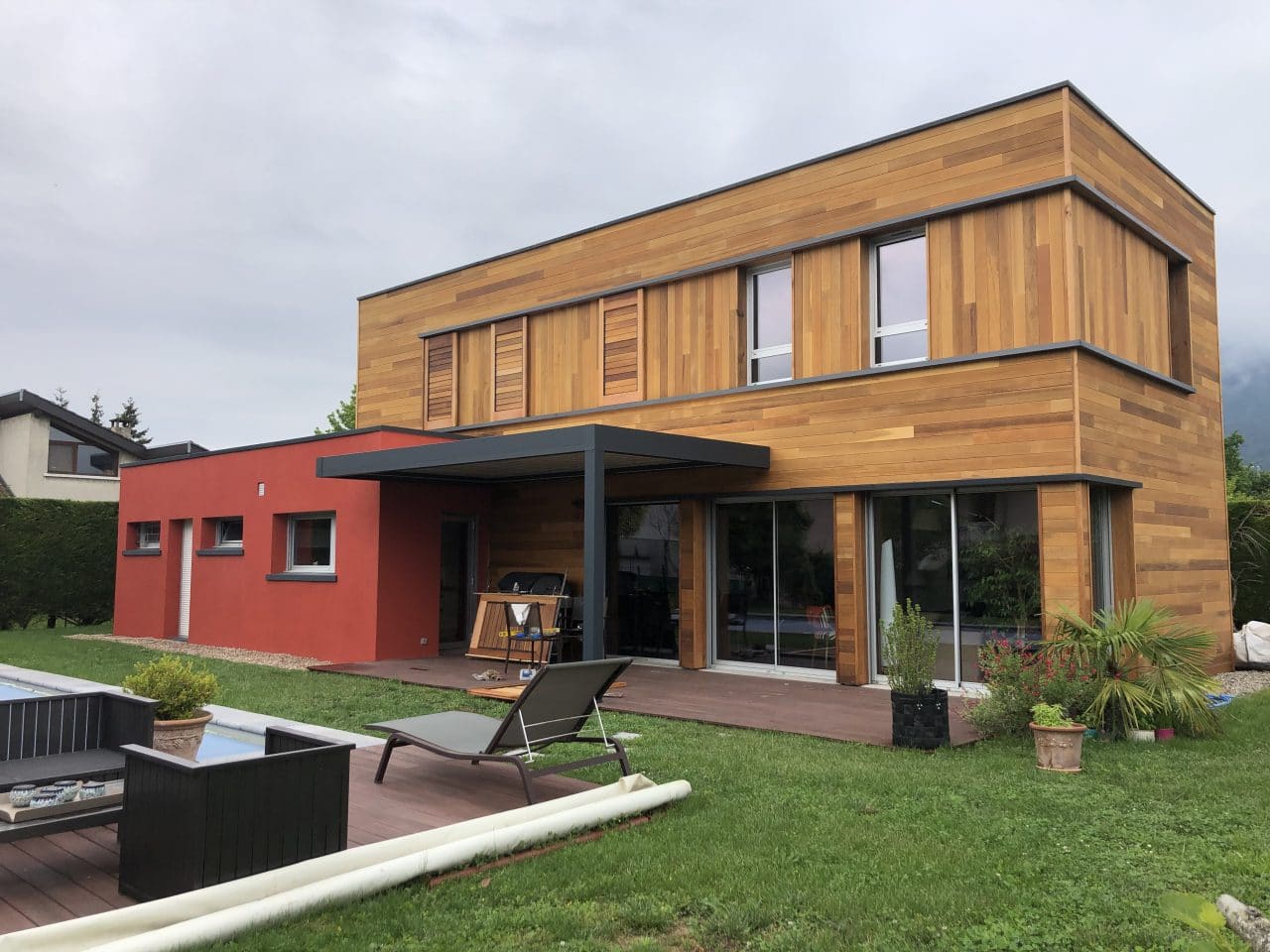 rénovation façade crépi bardage bois pergola bioclimatique Grenoble