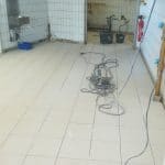rénovation intérieure de la cuisine d'une pizzeria à Marcq en Baroeul : nouveau carrelage au sol
