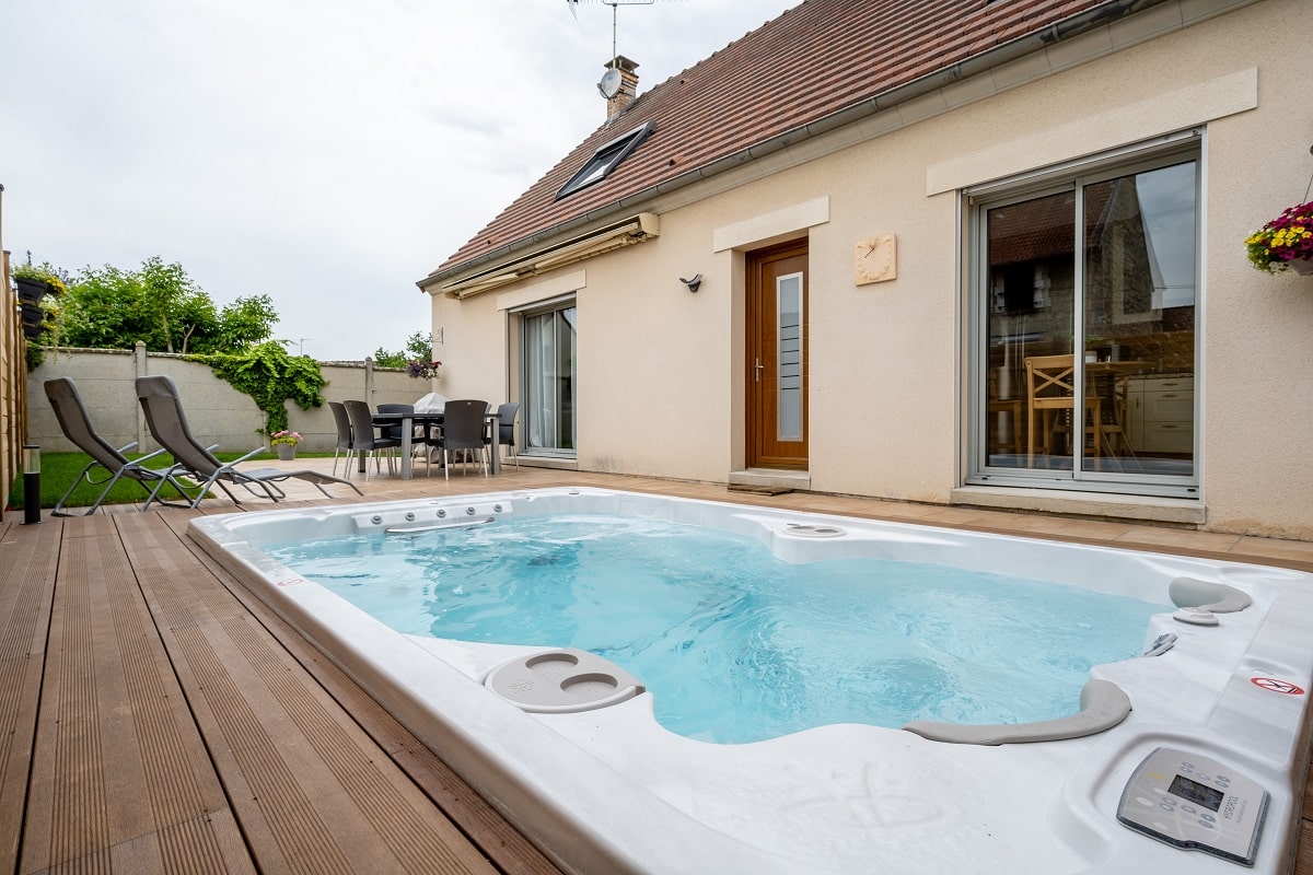 Aménagement extérieur avec spa à Soissons (02)