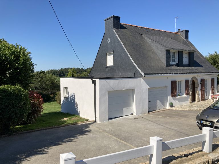 Extension de maison à toit plat pour un garage à Saint-Avé (56)