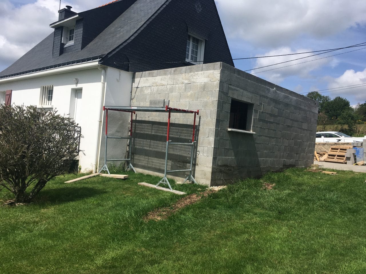 Extension de maison à toit plat pour un garage à Saint-Avé (56)