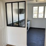 rénovation appartement Montesson : clarté maximale dans la cuisine avec fenêtre et verrière