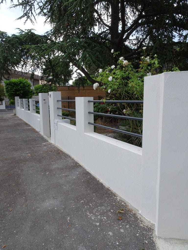 rénovation mur de clôture et terrasse : vue générale du mur de clôture