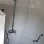 rénovation salle de bain douche à l'italienne galets sol faïence gris colonne de douche lucarne cloison séparation Marlenheim