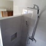 rénovation salle de bain douche à l'italienne sol receveur galets faïence Marlenheim